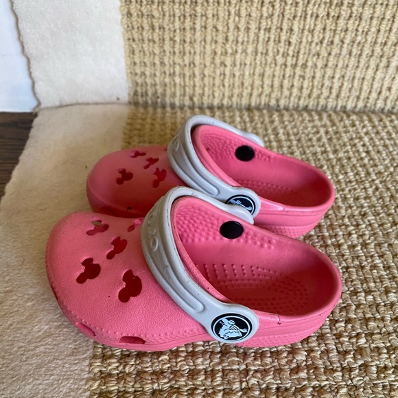 pink crocs size 4